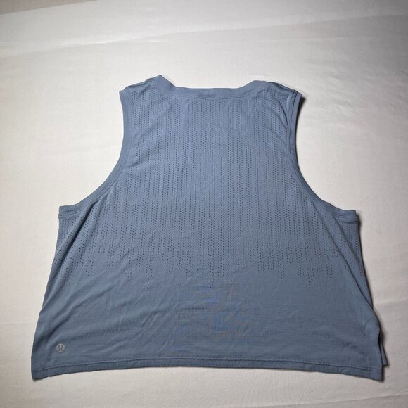 Lululemon Chambray Train to Be Tank perforated dots Flowy Muscle logo Womens 8 - Picture 3 of 10